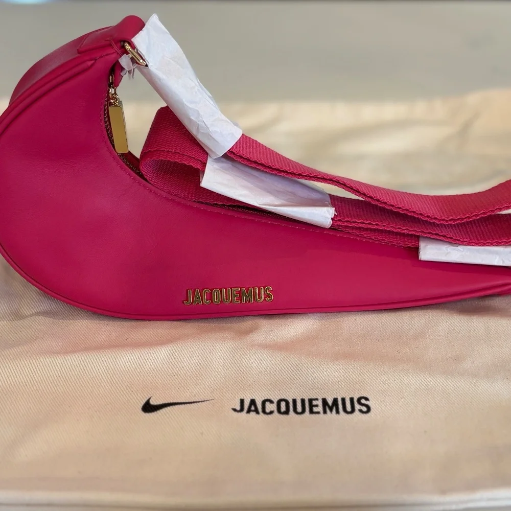 Nike x Jacquemus Swoosh Bag - Picture 2 of 5